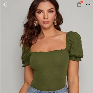 Ribbed Lettuce-Edge Puff Sleeve Top